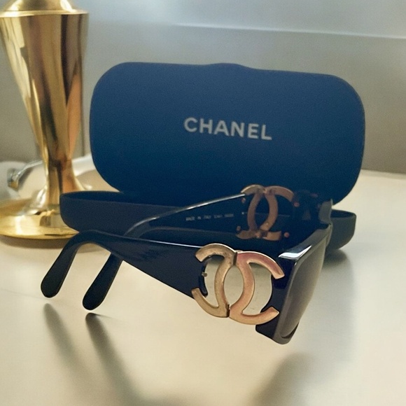CHANEL VINTAGE 02461 CC LOGO SUNGLASSES 🕶️ - Picture 1 of 8